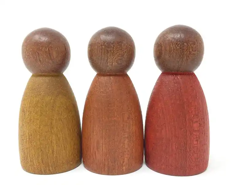 Grapat 3 Houten Nins poppetjes, Donker, Warme Tinten Laatste Versie