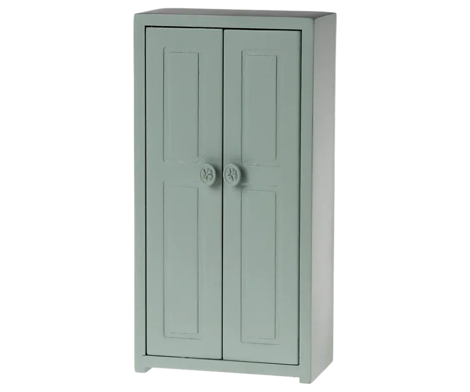 Maileg - Kast met 3 hangers (muis maat) voor in poppenhuis - Zacht blauw Actieprijs