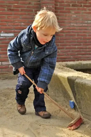 Playwood - Houten Bezem Rood Beperkte Voorraad