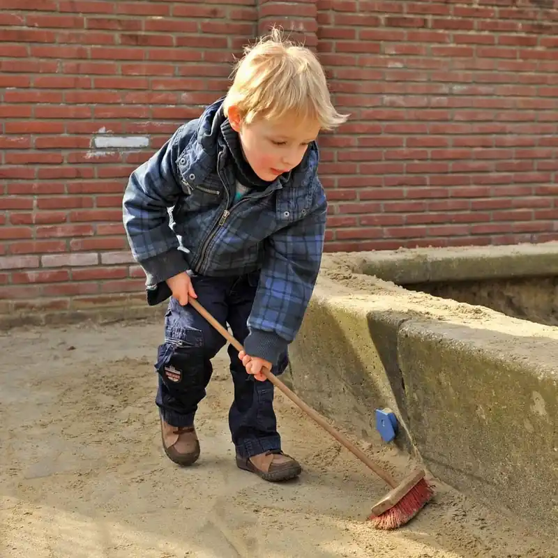 Playwood - Houten Bezem Rood Beperkte Voorraad