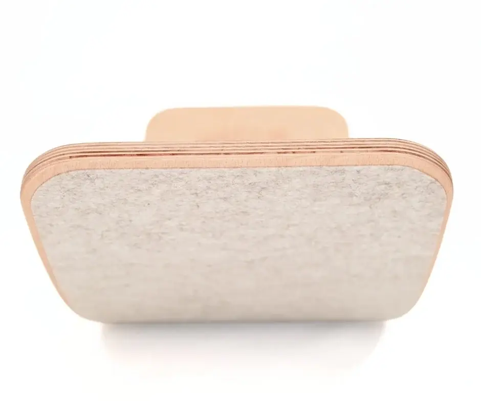 Merkproduct Wobbel Original - Blank gelakt met vilt - Wooly Woolfelt