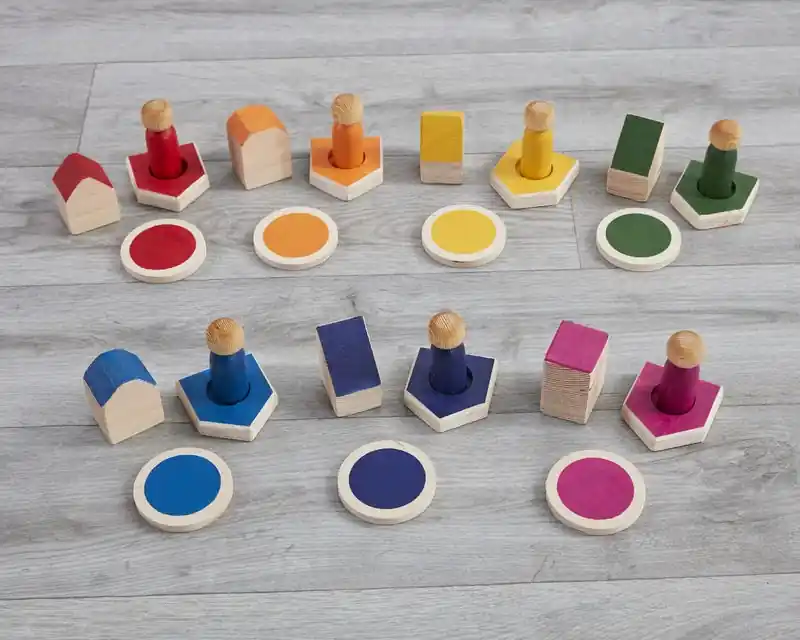 Direct Verzonden Cosy - Regenboog Eilanden met Bootjes, Poppetjes en Huisjes