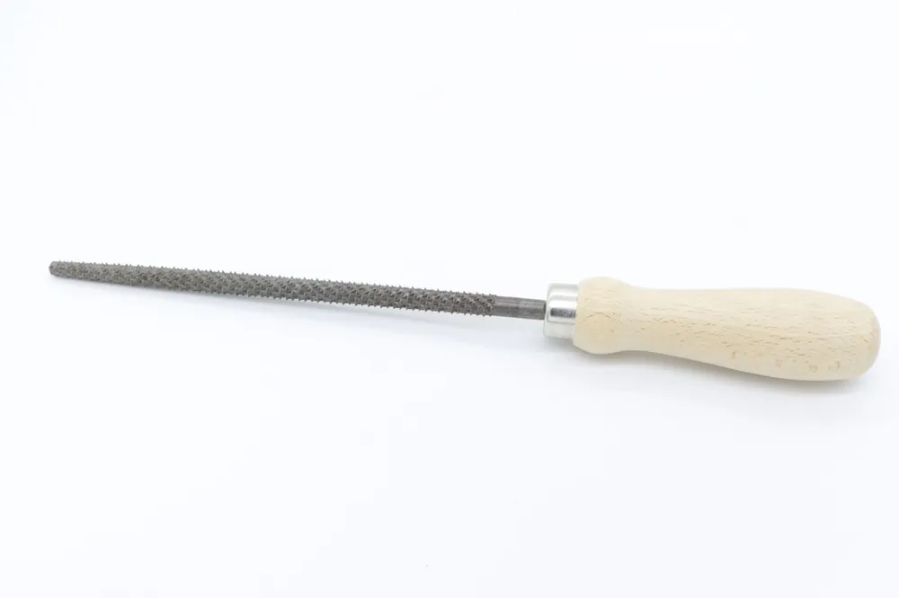 Steenrasp grof recht, rond. 230 mm, met houten handvat Betrouwbaar